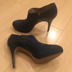 ❤️NEW Vince Camuto Navy Suede Booties